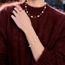 Load image into Gallery viewer, Nora dainty pearl bracelet HB025
