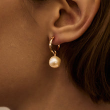 Load image into Gallery viewer, HE010 Pearl Drop Hoop