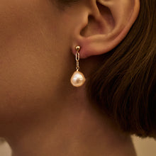 Load image into Gallery viewer, Lyric pearl earring | Freshwater pearls, gold filled chain HE025