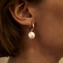 Load image into Gallery viewer, Coin pearl earring HE013