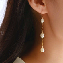 Load image into Gallery viewer, Pearl dangle drop earring HE007