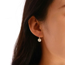 Load image into Gallery viewer, Viola pearl hook earring E008