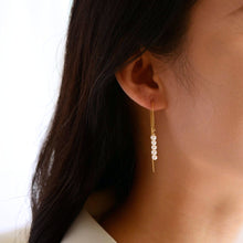 Load image into Gallery viewer, Minimalist pearls ear threader HE006