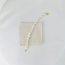 Load image into Gallery viewer, HB002 Classic pearls beads bracelet