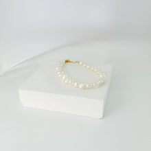 Load image into Gallery viewer, HB002 Classic pearls beads bracelet