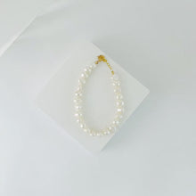 Load image into Gallery viewer, HB002 Classic pearls beads bracelet