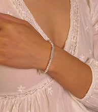 Load image into Gallery viewer, HB009 Linear pearl bracelet