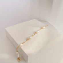 Load image into Gallery viewer, Nora dainty pearl bracelet HB025