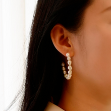 Load image into Gallery viewer, Minimalist pearl hoop earring |Freshwater pearl, Gold filled HE002