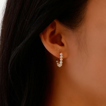Load image into Gallery viewer, Minimalist pearl hoop earring |Freshwater pearl, Gold filled HE002