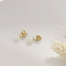 Load image into Gallery viewer, Dainty pearl ear stud HE005
