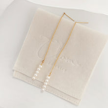 Load image into Gallery viewer, Minimalist pearls ear threader HE006