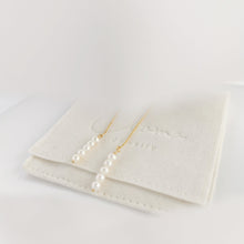 Load image into Gallery viewer, Minimalist pearls ear threader HE006