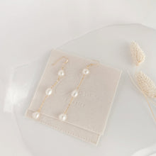 Load image into Gallery viewer, Pearl dangle drop earring HE007