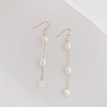 Load image into Gallery viewer, Pearl dangle drop earring HE007