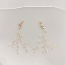 Load image into Gallery viewer, HE008 Dainty vine earring