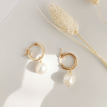 Load image into Gallery viewer, HE010 Pearl Drop Hoop