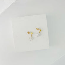 Load image into Gallery viewer, HE017 Lucky clover ear stud