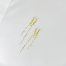 Load image into Gallery viewer, HE020 Ethereal Pearl Drop Back Earring