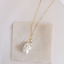 Load image into Gallery viewer, Rita baroque pendant necklace HN027
