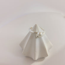 Load image into Gallery viewer, Nina silver pearl ring R004