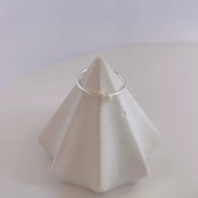 Load image into Gallery viewer, Sara Tiny pearl silver ring R019