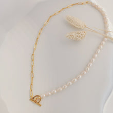 Load image into Gallery viewer, Toggle bar pearl necklace | Brass, 14k gold plated N014