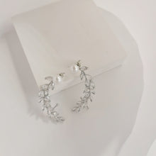 Load image into Gallery viewer, Bridal Pearl ear climber | Silver or Rose Gold Plating E052