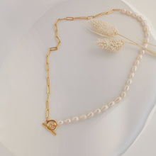 Load image into Gallery viewer, Toggle bar pearl necklace | Brass, 14k gold plated N014