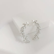 Load image into Gallery viewer, Bridal Pearl ear climber | Silver or Rose Gold Plating E052