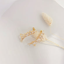 Load image into Gallery viewer, Fancy ear climber E030