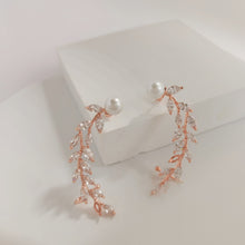 Load image into Gallery viewer, Bridal Pearl ear climber | Silver or Rose Gold Plating E052