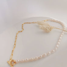 Load image into Gallery viewer, Toggle bar pearl necklace | Brass, 14k gold plated N014