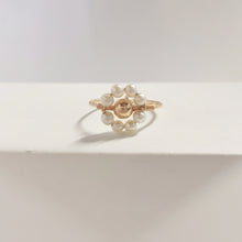 Load image into Gallery viewer, Maley flower ring HR008