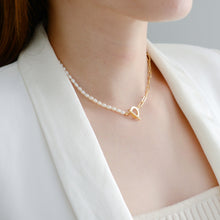Load image into Gallery viewer, Toggle bar pearl necklace | Brass, 14k gold plated N014