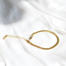 Load image into Gallery viewer, Snake chain bracelet | 14k gold plated, titanium steel B012