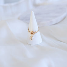 Load image into Gallery viewer, HR005 Hammered initial ring