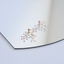 Load image into Gallery viewer, HE008 Dainty vine earring