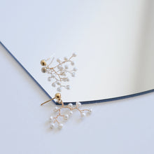 Load image into Gallery viewer, HE008 Dainty vine earring