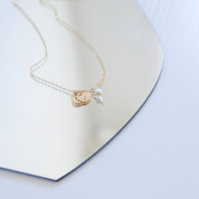Load image into Gallery viewer, Hammered initial necklace | Gold filled wire and disc HN003