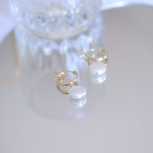 Load image into Gallery viewer, Coin pearl earring HE013