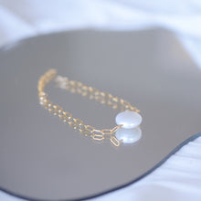 Load image into Gallery viewer, Coin pearl chain bracelet |Fresh water pearl and gold filled chain HB007