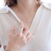 Load image into Gallery viewer, Maley flower ring HR008