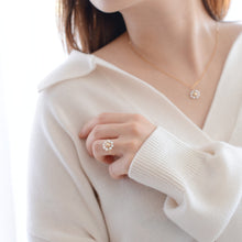 Load image into Gallery viewer, Maley flower ring HR008