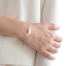Load image into Gallery viewer, Orin chain bracelet | Freshwater pearl, gold filled link chain HB020