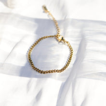 Load image into Gallery viewer, Gitta cuban link chain bracelet | Stainless steels with gold plating B019