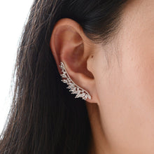 Load image into Gallery viewer, Fancy ear climber E030