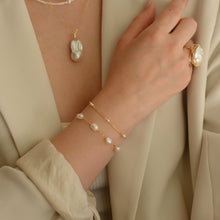 Load image into Gallery viewer, Nora dainty pearl bracelet HB025
