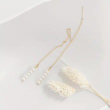 Load image into Gallery viewer, Minimalist pearls ear threader HE006
