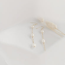 Load image into Gallery viewer, Bridal  Pearl dangle drop HE007
